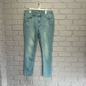 NWOT Old Navy Light Blue Straight Leg Women's Jeans size 12